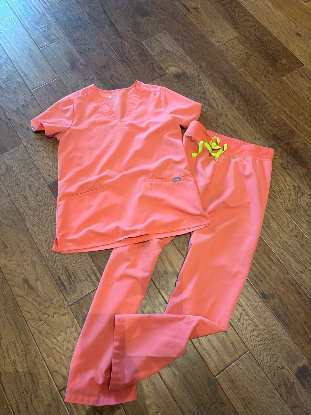Figs Limited Edition Hot 🥵 Coral Scrub Set with Neon Drawstring S top XS Bottom